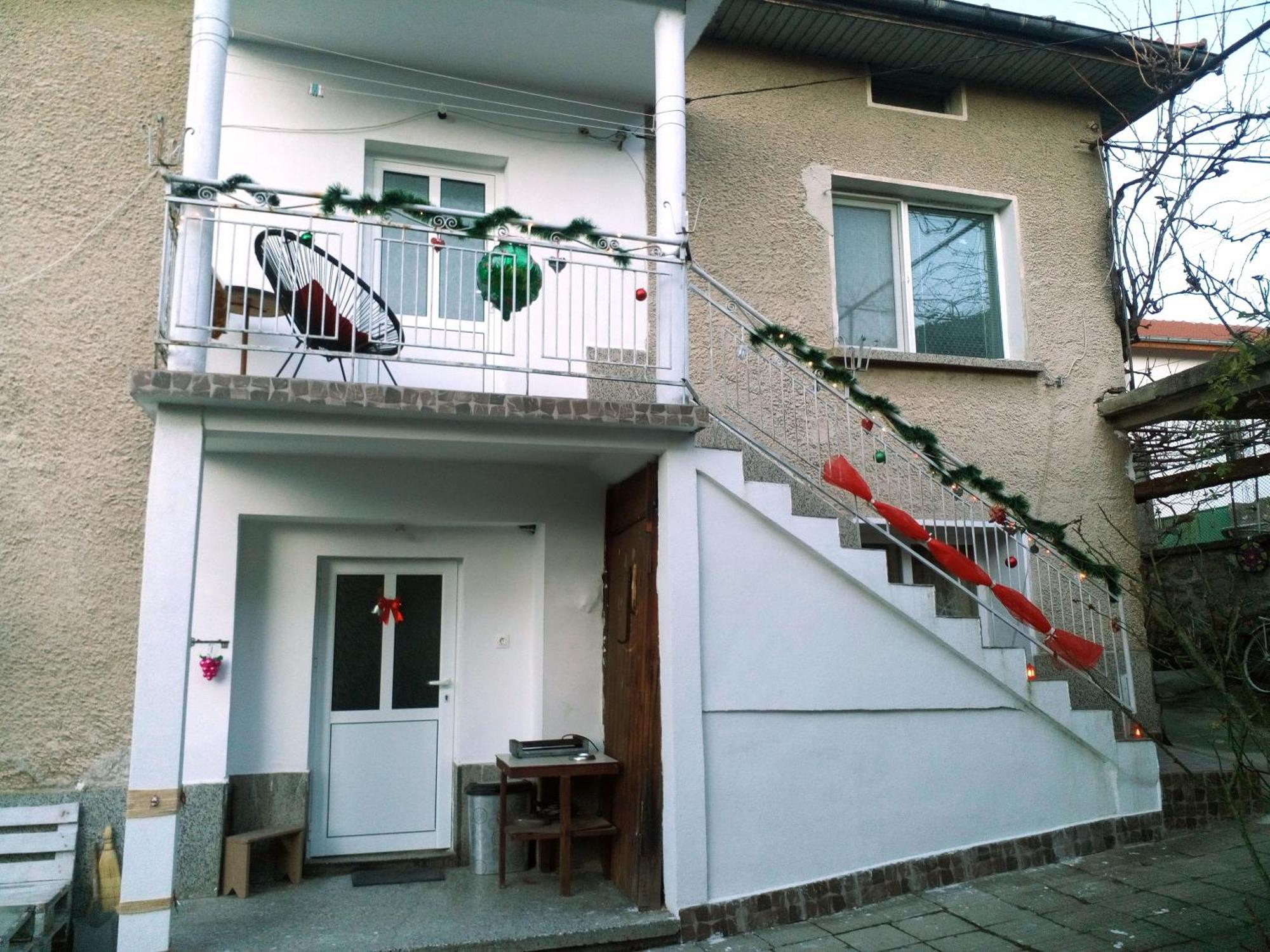 Guest House Emiliya Ovchartsi  Exterior photo