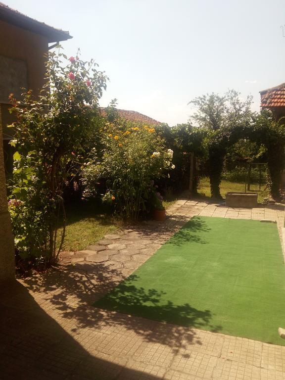 Guest House Emiliya Ovchartsi  Exterior photo